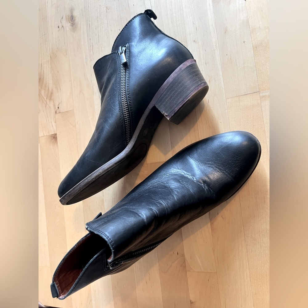 Lucky brand black leather bootie